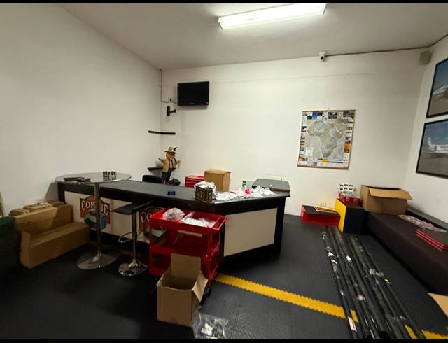 590M² WAREHOUSE TO LET IN SPARTAN